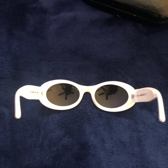 Authentic Vintage Gucci Sunglasses GG2400 - White - Picture 3 of 13